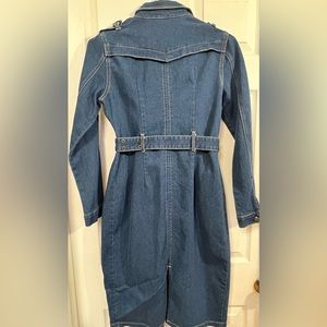 Jeans jacket button down size large. Runs small It is more like a medium fit.